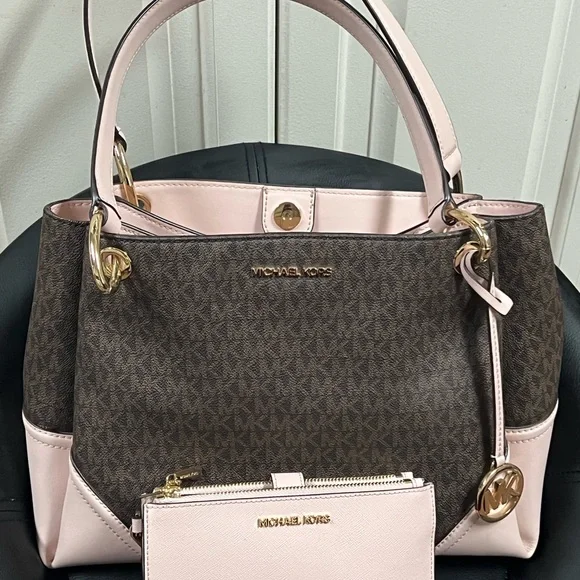 Michael Kors Nichole Powder Blush LG Tote Bag - Picture 4 of 6